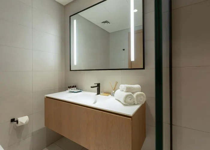 Burj & Beyond - Luxury Stay With Burj Khalifa View