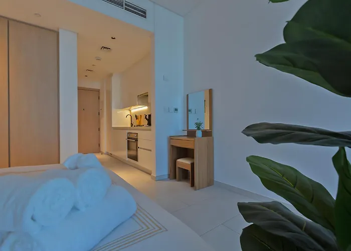 Burj & Beyond - Luxury Stay With Burj Khalifa View