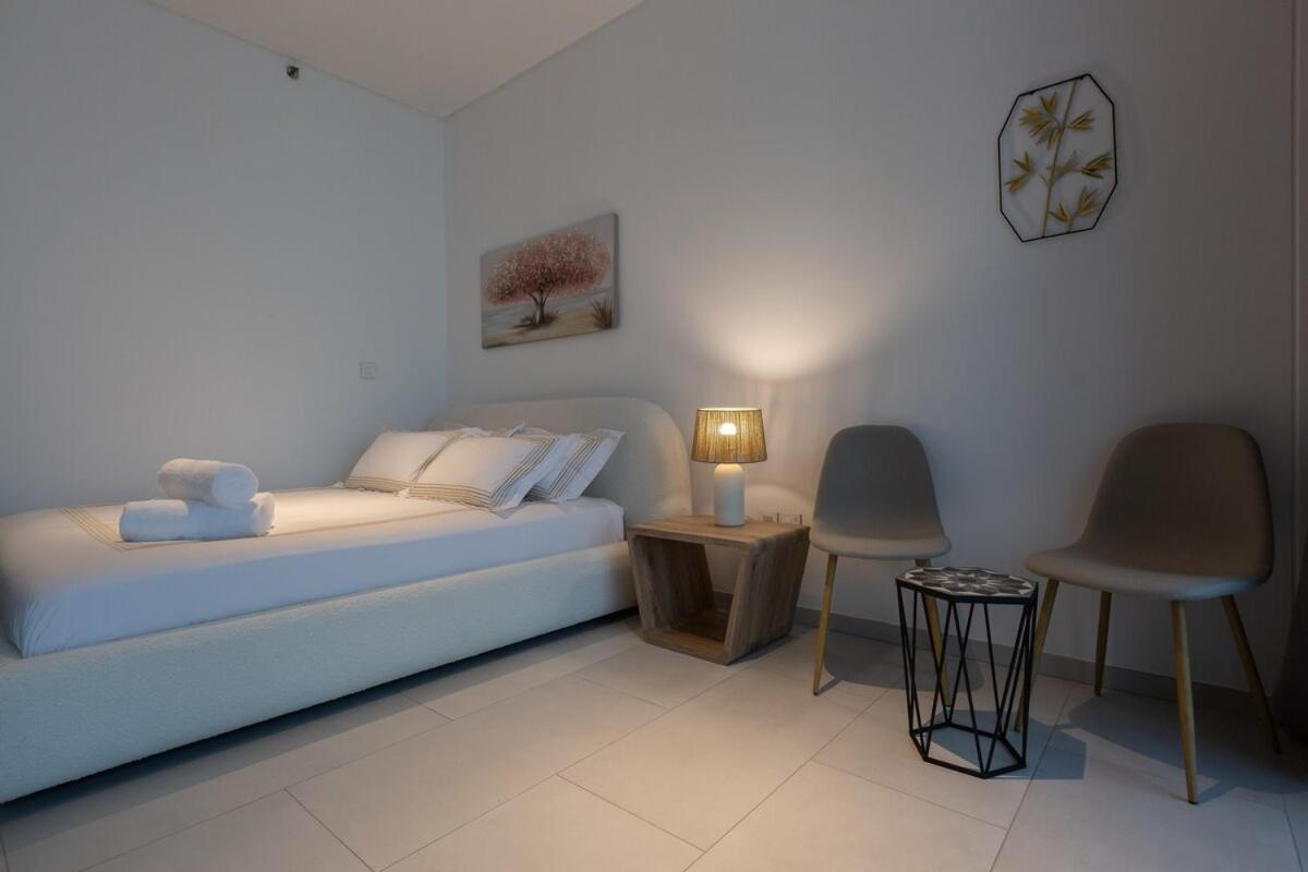 Burj & Beyond - Luxury Stay With Burj Khalifa View Apartment *